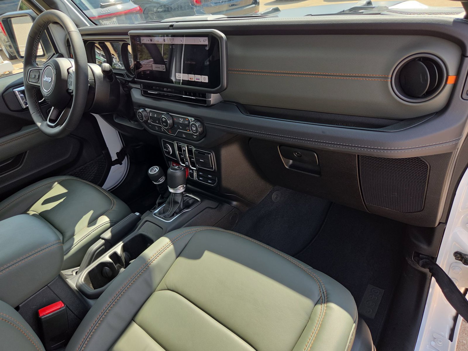 Used 2025 Jeep Gladiator Mojave w/ Convenience Group AWD/4WD image 28