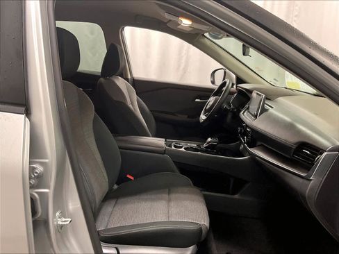 Used 2022 Nissan Rogue SV image 11