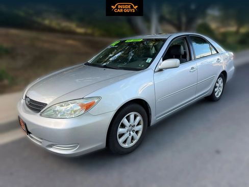 Used 2002 Toyota Camry XLE image 1