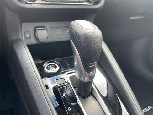 New 2025 Nissan Versa SR w/ Trunk Package image 28