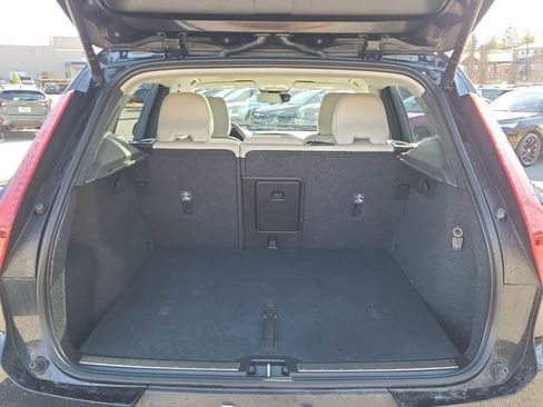 Used 2023 Volvo XC40 B5 Plus image 15