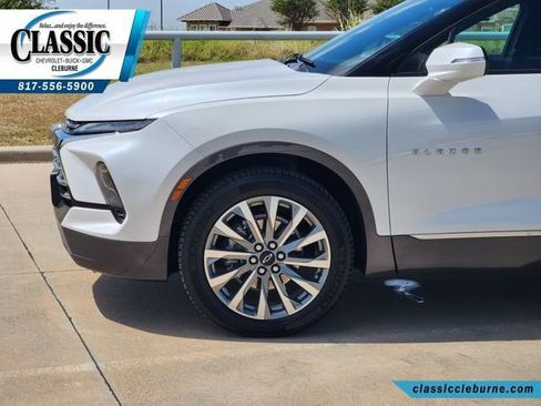 Used 2023 Chevrolet Blazer Premier w/ Enhanced Convenience Package FWD image 12