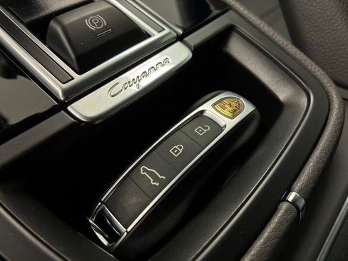 Used 2022 Porsche Cayenne Platinum Edition AWD/4WD image 68