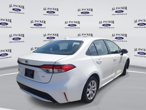 Used 2022 Toyota Corolla LE FWD image 5