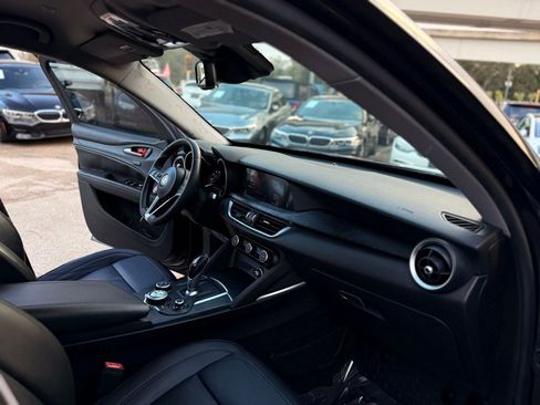 Used 2019 Alfa Romeo Stelvio image 33