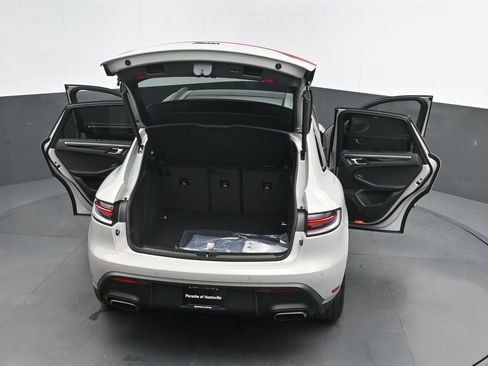 New 2026 Porsche Macan AWD/4WD image 46