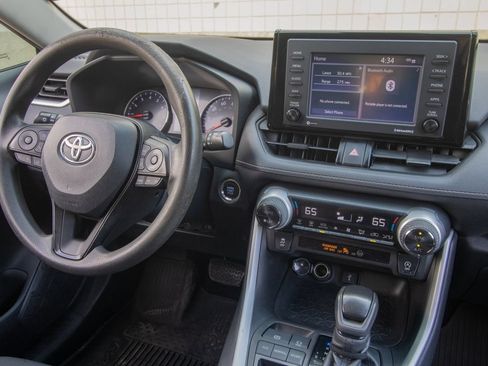 Used 2021 Toyota RAV4 XLE FWD image 23