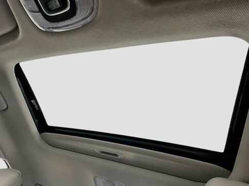 Used 2024 Hyundai Elantra Limited FWD image 25