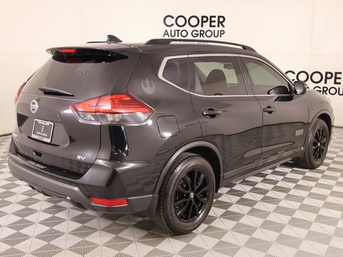 Used 2017 Nissan Rogue SV FWD image 21