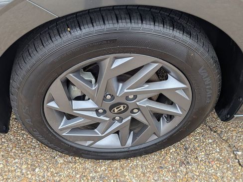 Used 2024 Hyundai Elantra SEL image 27