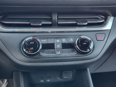 Used 2024 Buick Envista Preferred image 19