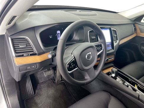 Used 2024 Volvo XC90 T8 Plus w/ Protection Package Premier AWD/4WD image 9