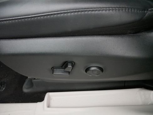 Used 2024 Chrysler Pacifica Touring-L image 20