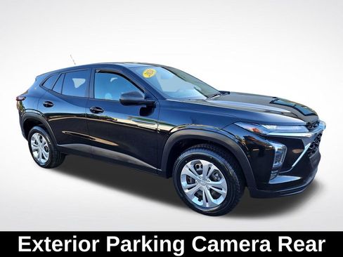 Used 2024 Chevrolet Trax LS FWD image 8