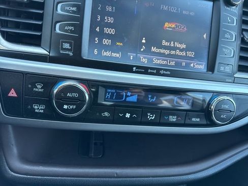 Used 2019 Toyota Highlander Limited image 12