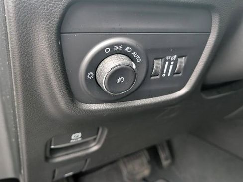 Used 2023 Jeep Grand Cherokee L Limited w/ Luxury Tech Group II image 17