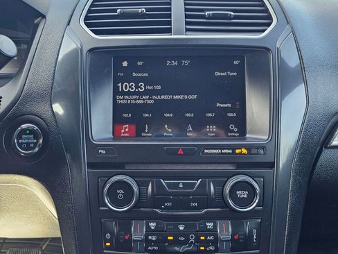 Used 2018 Ford Explorer XLT w/ Equipment Group 202A AWD/4WD image 32