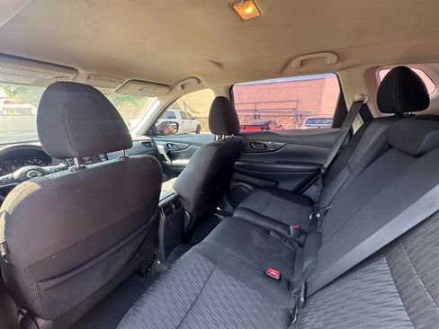 Used 2020 Nissan Rogue S FWD image 28