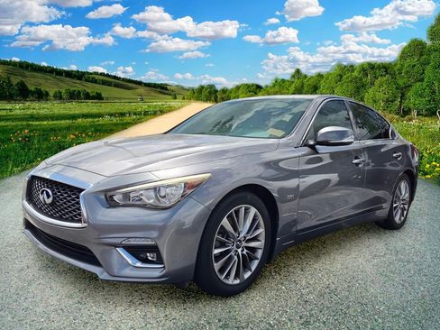 Used 2018 INFINITI Q50 Luxe w/ Essential Package (3.0T Luxe) RWD image 3