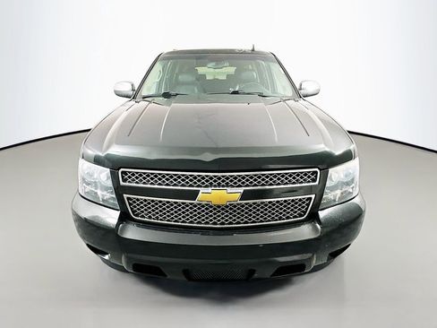 Used 2012 Chevrolet Suburban LTZ image 2