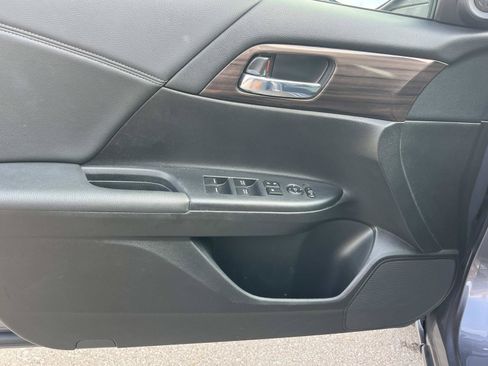 Used 2016 Honda Accord EX image 25