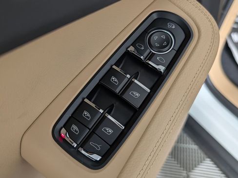 New 2026 Porsche Macan image 26