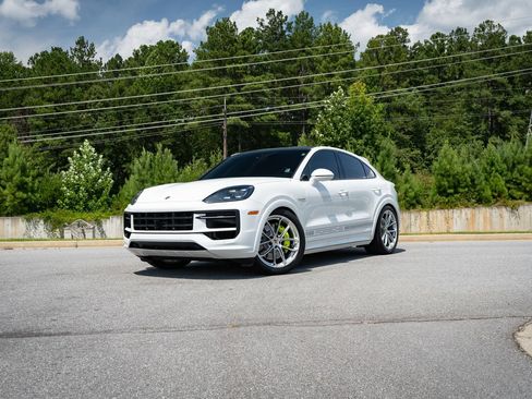 Used 2024 Porsche Cayenne S AWD/4WD image 1