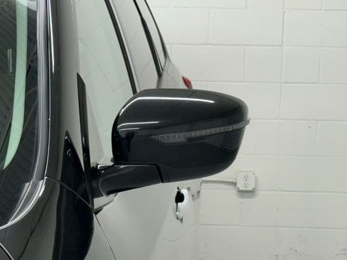 Used 2020 Nissan Pathfinder SV image 11