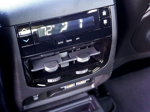 New 2025 Jeep Grand Cherokee L Altitude image 28