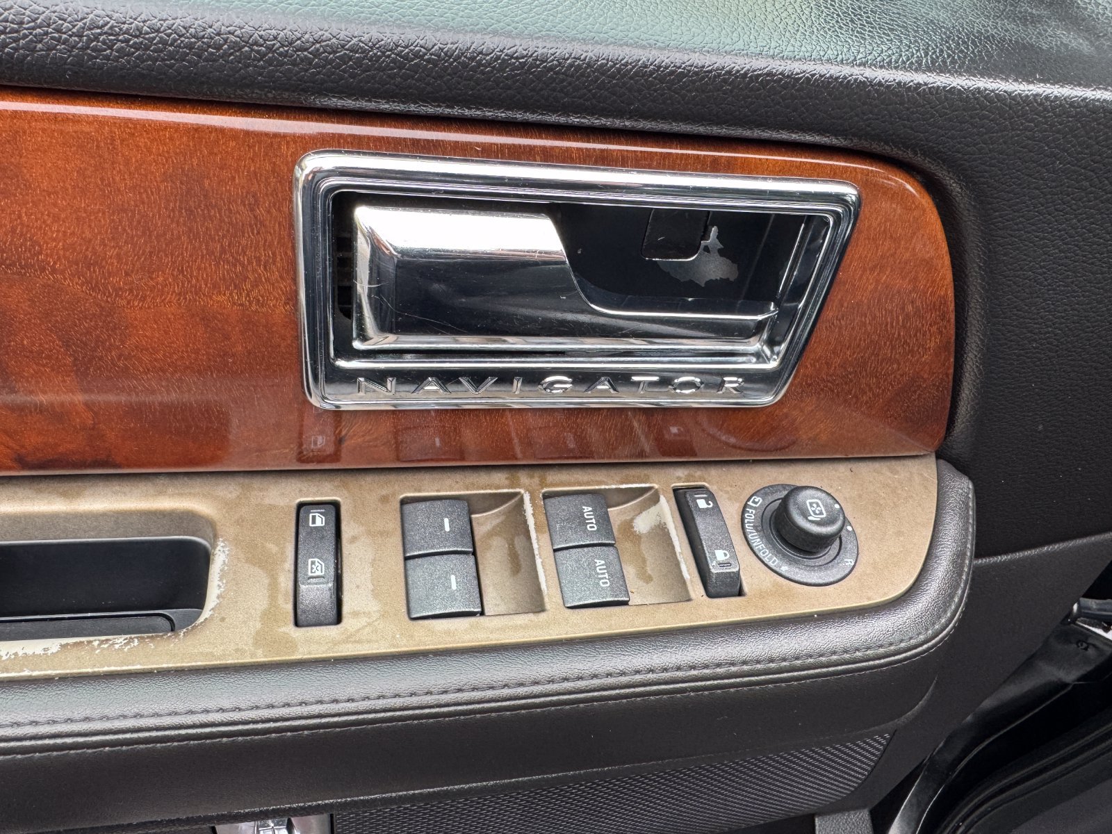 Used 2012 Lincoln Navigator L 4WD image 14
