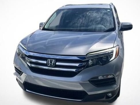 Used 2018 Honda Pilot Touring image 1