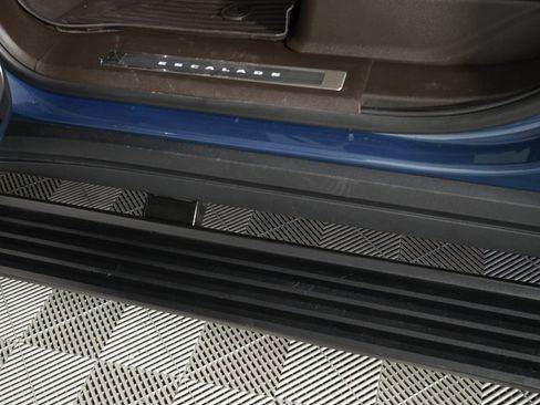 Used 2026 Cadillac Escalade Luxury w/ LPO, Radiant Package image 19