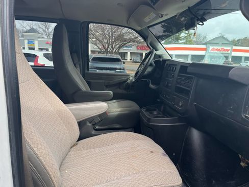 Used 2018 Chevrolet Express 3500 LT w/ LT Preferred Equipment Group image 8