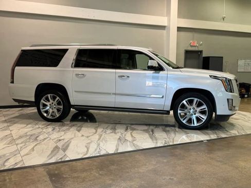 Used 2017 Cadillac Escalade ESV Premium Luxury image 5
