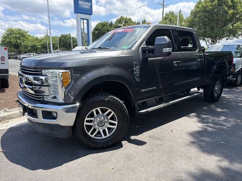 Used 2017 Ford F250 Lariat w/ Lariat Value Package AWD/4WD image 5