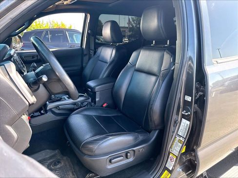 Used 2020 Toyota Tacoma TRD Off-Road w/ TRD Premium Off Road Package AWD/4WD image 22