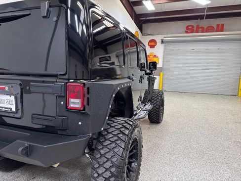 Used 2015 Jeep Wrangler Unlimited Rubicon image 46