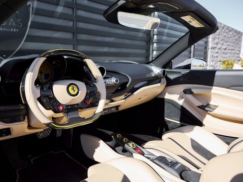 Used 2022 Ferrari F8 Tributo image 2