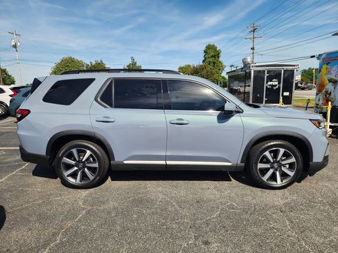 Certified 2025 Honda Pilot Touring image 3