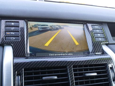 Used 2019 Land Rover Discovery Sport SE image 29