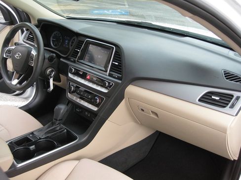 Used 2018 Hyundai Sonata SE FWD image 35