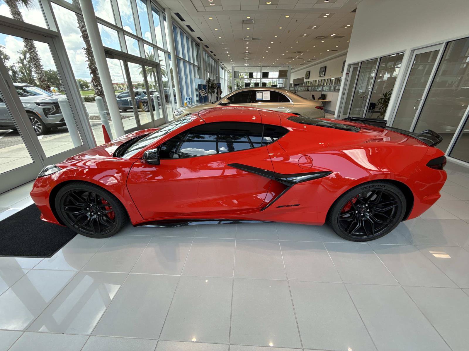 Used 2025 Chevrolet Corvette Z06 RWD image 7