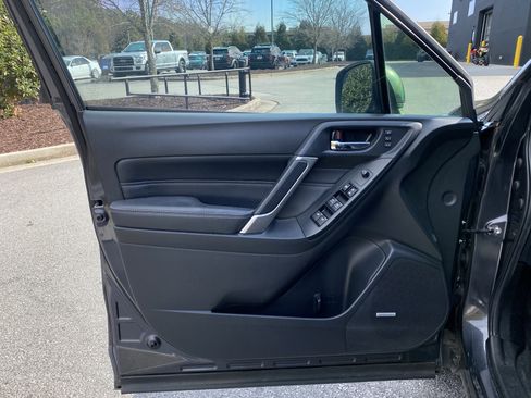 Used 2018 Subaru Forester 2.5i Touring w/ Popular Package #2 image 17