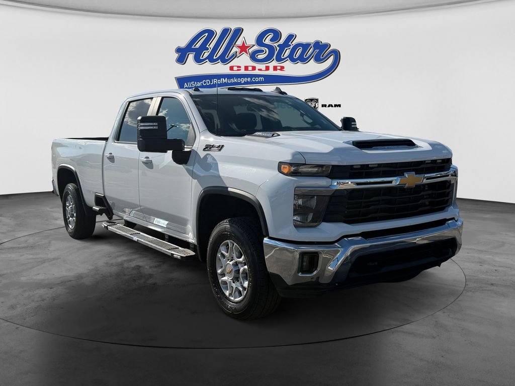 Used 2024 Chevrolet Silverado 2500 LT w/ All Star Edition AWD/4WD image 3
