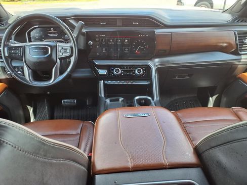 Used 2024 GMC Sierra 3500 Denali Ultimate AWD/4WD image 18