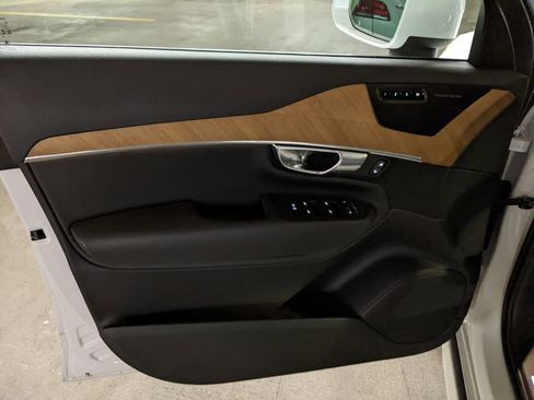 Certified 2025 Volvo XC90 T8 Plus w/ Protection Package Premier image 9