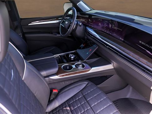 Used 2025 Cadillac Escalade Sport Platinum w/ LPO, ONYX Package image 31