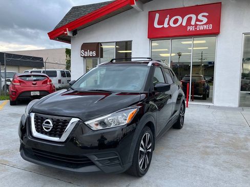 Used 2019 Nissan Kicks SV w/ Exterior Package FWD image 2