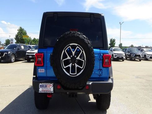 Used 2024 Jeep Wrangler Unlimited Rubicon w/ Convenience Group AWD/4WD image 7
