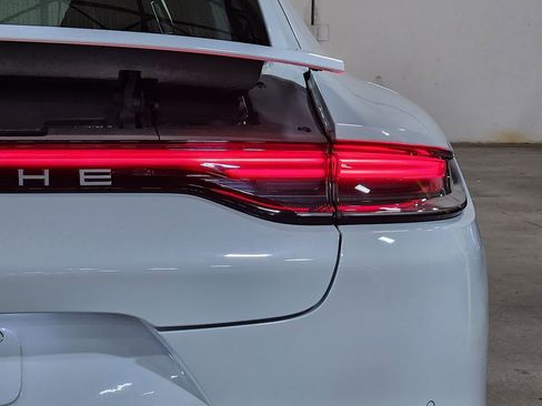 Used 2023 Porsche Panamera image 23